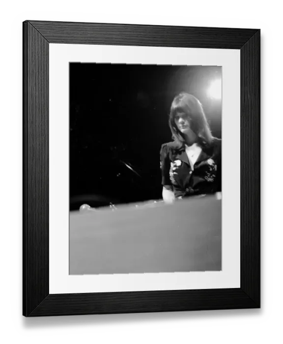 Framed Print : Photo of Linda Ronstadt Framed Print : Photo of Linda Ronstadt
