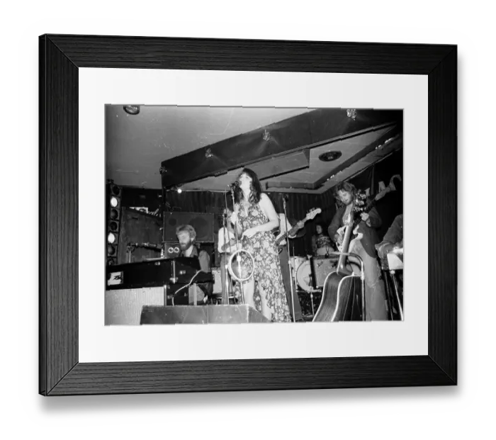 Framed Print : Photo of Linda Ronstadt Framed Print : Photo of Linda Ronstadt