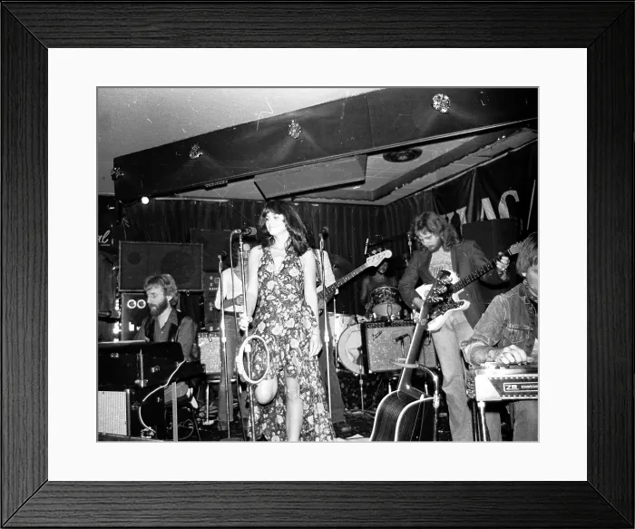 Framed Print : Photo of Linda Ronstadt