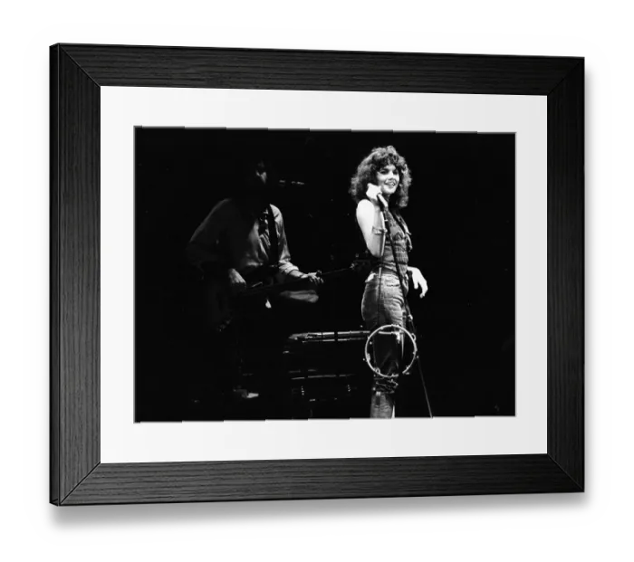 Framed Print : Photo of Linda Ronstadt Framed Print : Photo of Linda Ronstadt