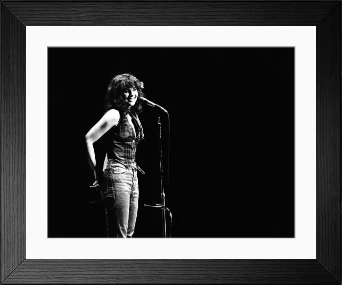 Framed Print : Photo of Linda Ronstadt Framed Print : Photo of Linda Ronstadt