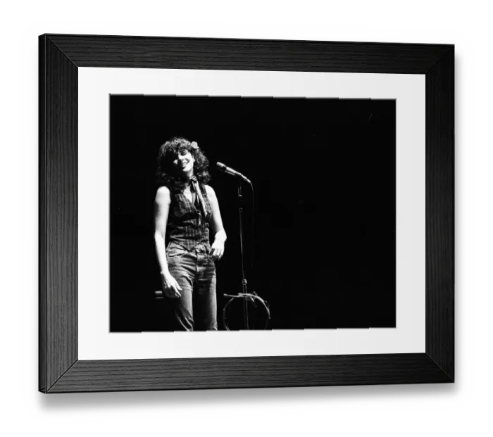 Framed Print : Photo of Linda Ronstadt Framed Print : Photo of Linda Ronstadt