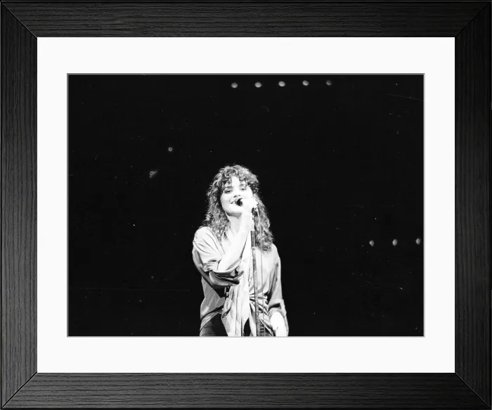 Framed Print : Photo of Linda Ronstadt Framed Print : Photo of Linda Ronstadt