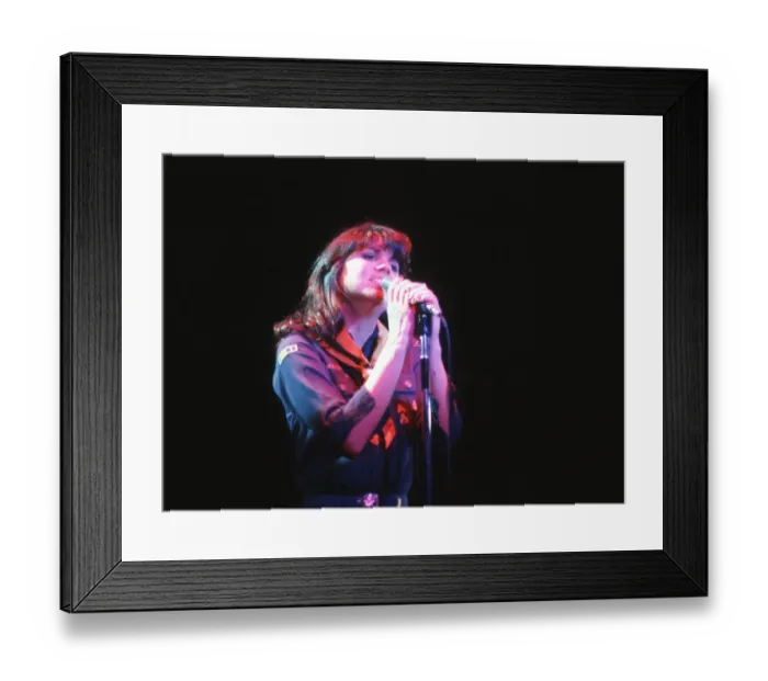 Framed Print : Photo of Linda Ronstadt Framed Print : Photo of Linda Ronstadt