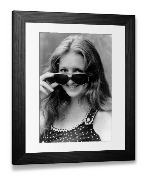 Framed Print : Photo of Bonnie Raitt Framed Print : Photo of Bonnie Raitt
