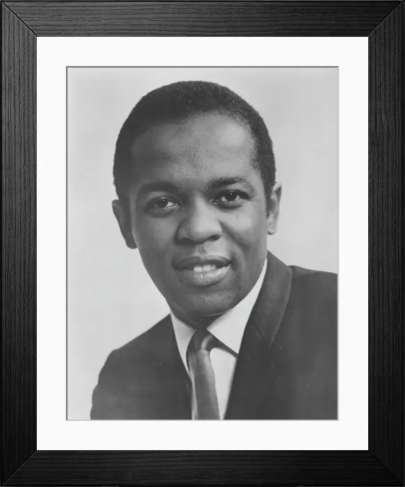 Framed Print : Photo of Lou Rawls Framed Print : Photo of Lou Rawls