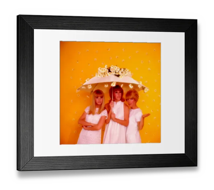Framed Print : Photo of Paris Sisters Framed Print : Photo of Paris Sisters