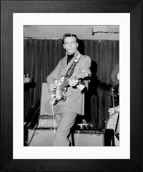 Framed Print : Photo of Waylon Jennings Framed Print : Photo of Waylon Jennings