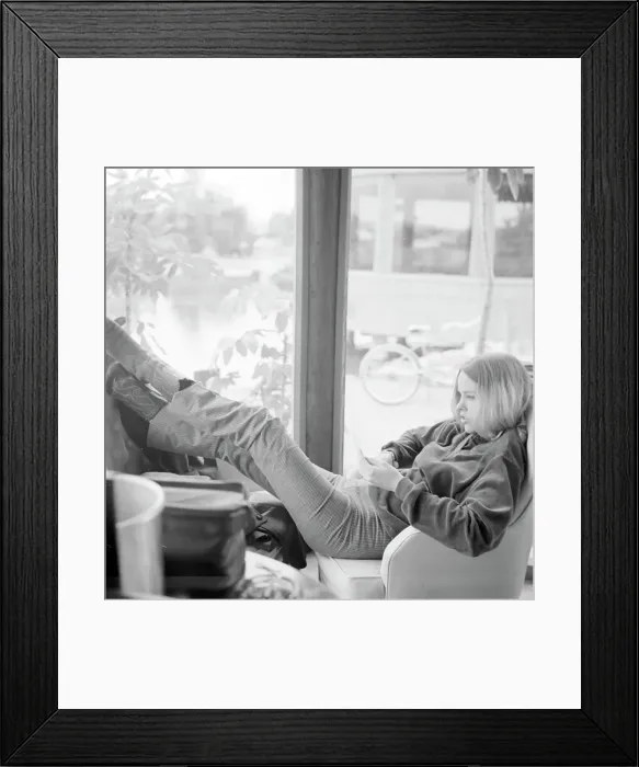 Framed Print : Photo of Michelle Phillips Framed Print : Photo of Michelle Phillips