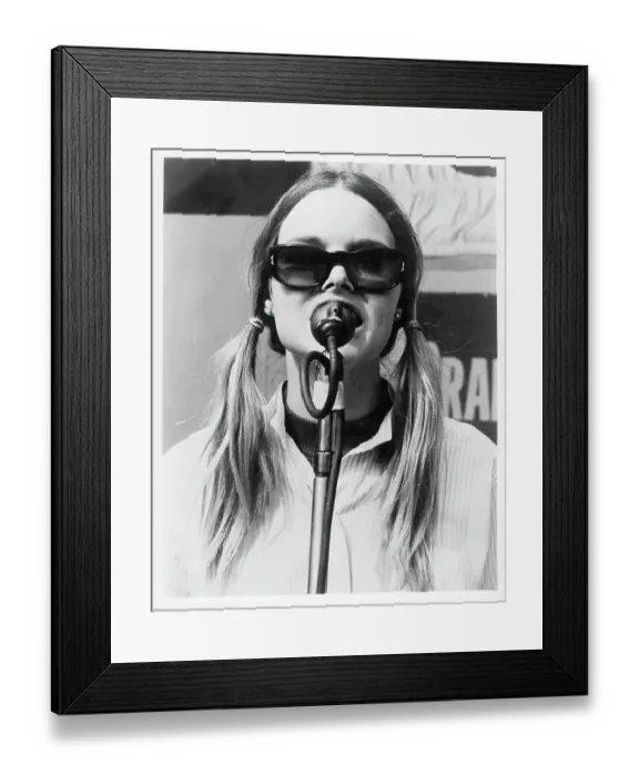 Framed Print : Photo of Michelle Phillips Framed Print : Photo of Michelle Phillips