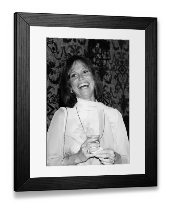 Framed Print : Photo of Mary Tyler Moore Framed Print : Photo of Mary Tyler Moore