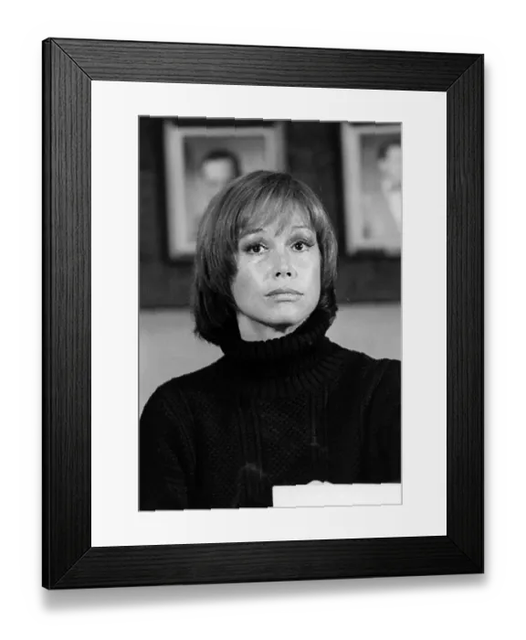 Framed Print : Photo of Mary Tyler Moore Framed Print : Photo of Mary Tyler Moore