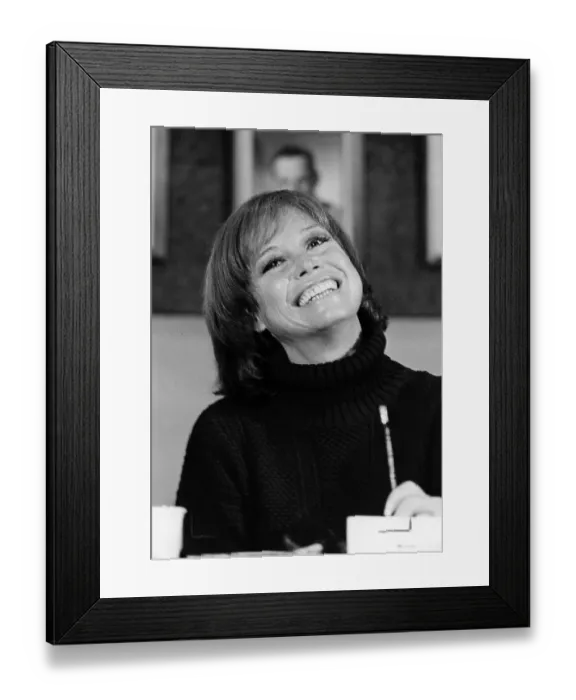 Framed Print : Photo of Mary Tyler Moore Framed Print : Photo of Mary Tyler Moore