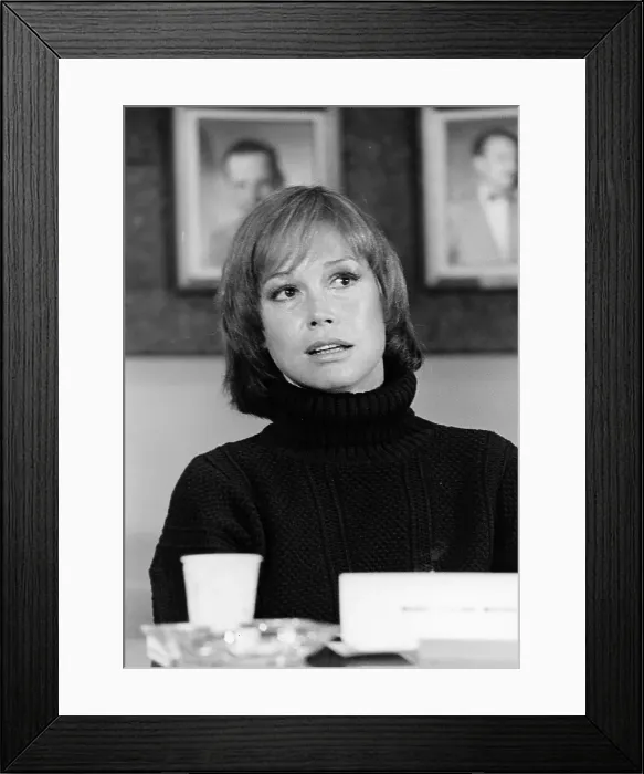 Framed Print : Photo of Mary Tyler Moore Framed Print : Photo of Mary Tyler Moore