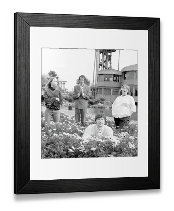 Framed Print : Photo of The Mamas And The Papas Framed Print : Photo of The Mamas And The Papas