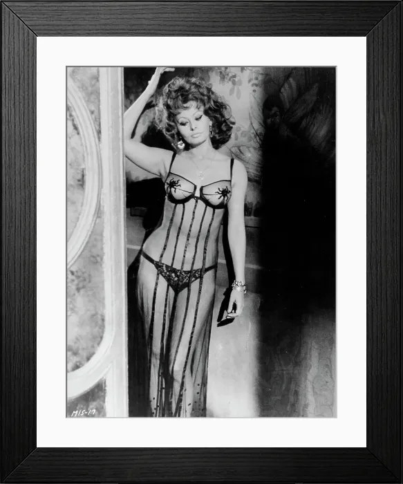 Framed Print : Photo of Sophia Loren Framed Print : Photo of Sophia Loren