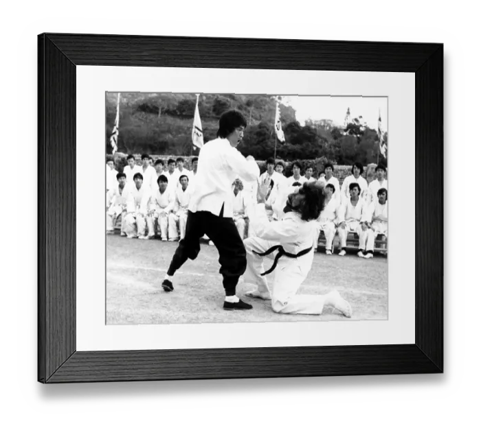Framed Print : Photo of Bruce Lee Framed Print : Photo of Bruce Lee
