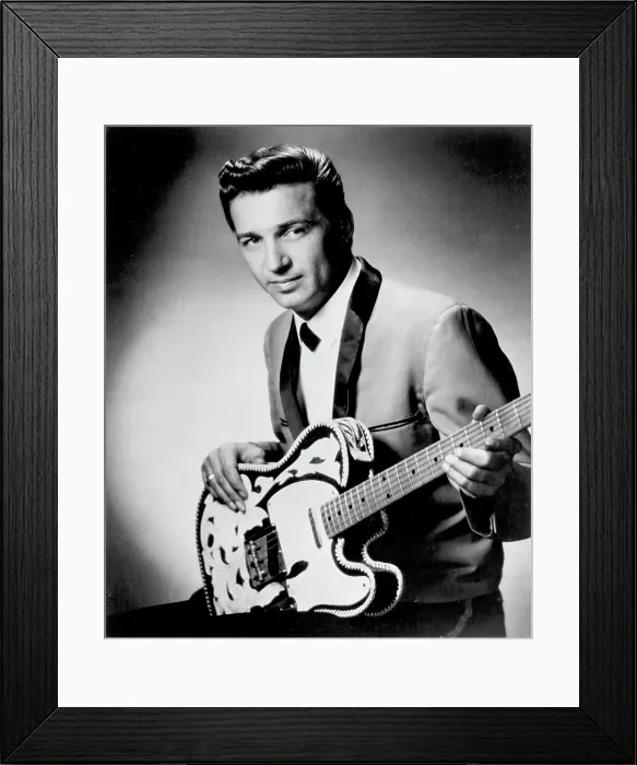 Framed Print : Photo of Waylon Jennings Framed Print : Photo of Waylon Jennings