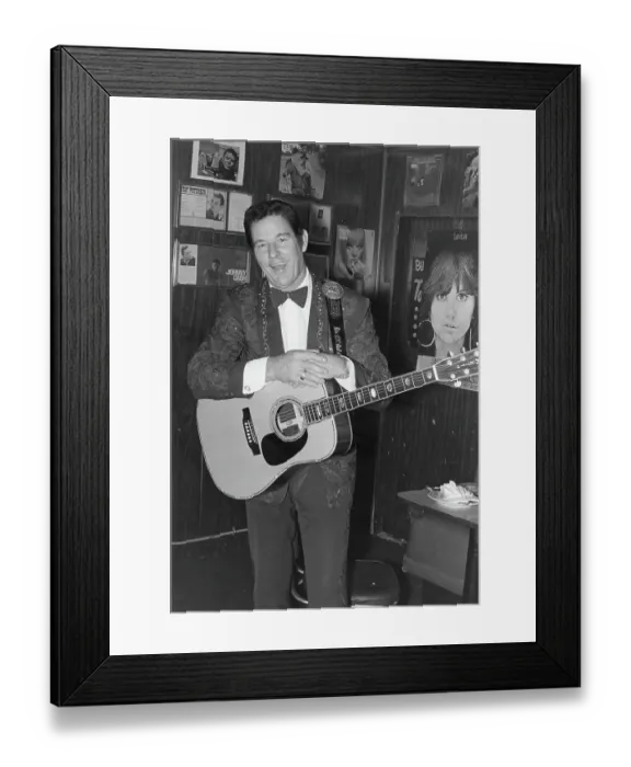 Framed Print : Photo of Freddie Hart