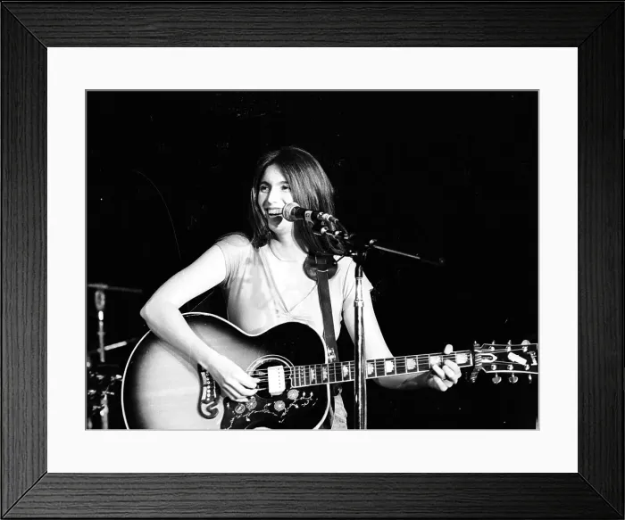 Framed Print : Photo of Emmylou Harris Framed Print : Photo of Emmylou Harris