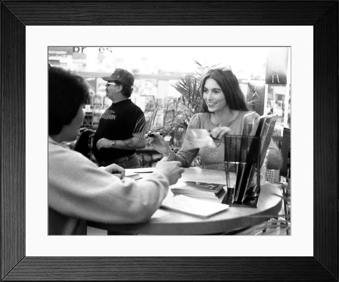 Framed Print : Photo of Emmylou Harris Framed Print : Photo of Emmylou Harris