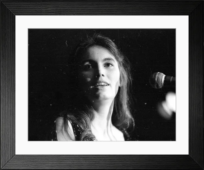 Framed Print : Photo of Emmylou Harris