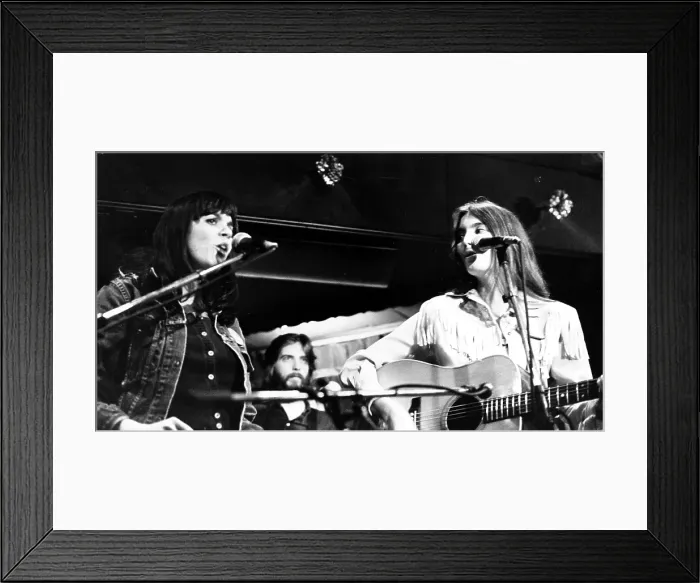 Framed Print : Photo of Emmylou Harris Framed Print : Photo of Emmylou Harris