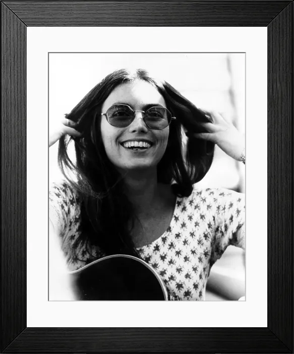 Framed Print : Photo of Emmylou Harris Framed Print : Photo of Emmylou Harris