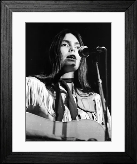 Framed Print : Photo of Emmylou Harris Framed Print : Photo of Emmylou Harris