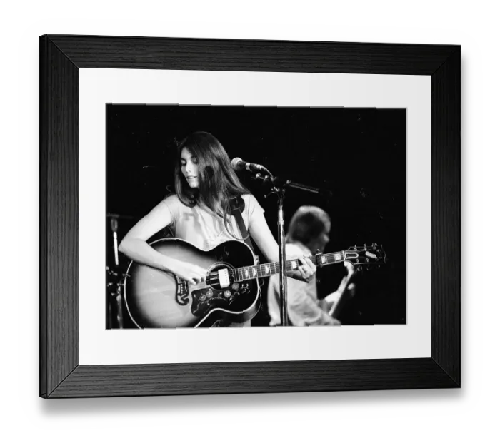 Framed Print : Photo of Emmylou Harris Framed Print : Photo of Emmylou Harris