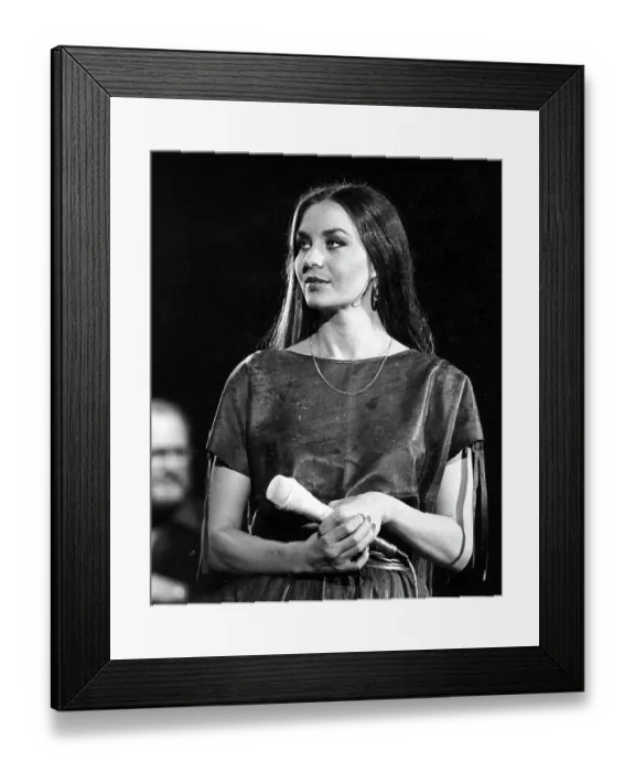 Framed Print : Photo of Crystal Gayle Framed Print : Photo of Crystal Gayle