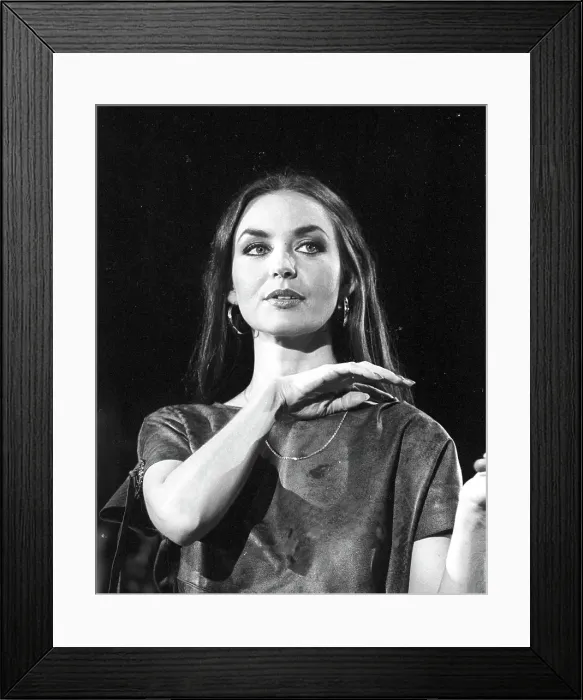 Framed Print : Photo of Crystal Gayle Framed Print : Photo of Crystal Gayle