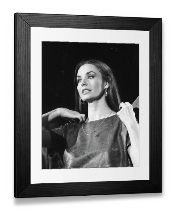 Framed Print : Photo of Crystal Gayle Framed Print : Photo of Crystal Gayle