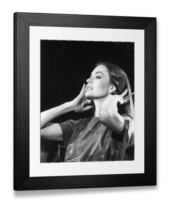 Framed Print : Photo of Crystal Gayle Framed Print : Photo of Crystal Gayle