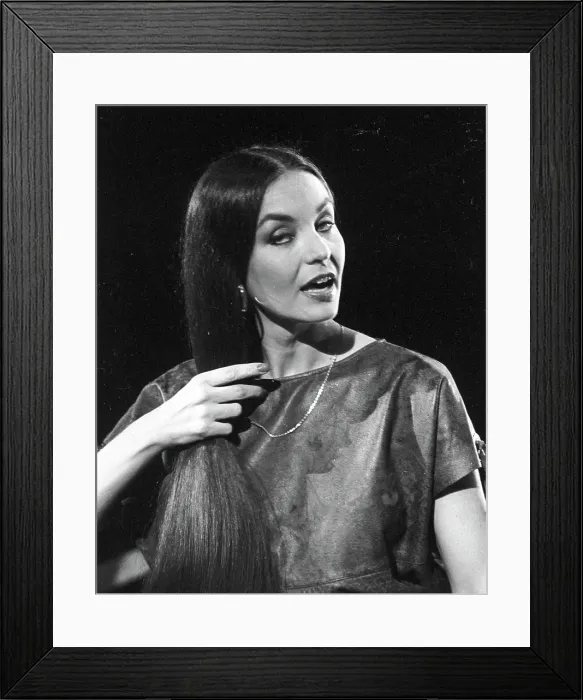 Framed Print : Photo of Crystal Gayle Framed Print : Photo of Crystal Gayle