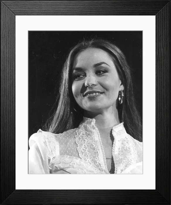 Framed Print : Photo of Crystal Gayle Framed Print : Photo of Crystal Gayle