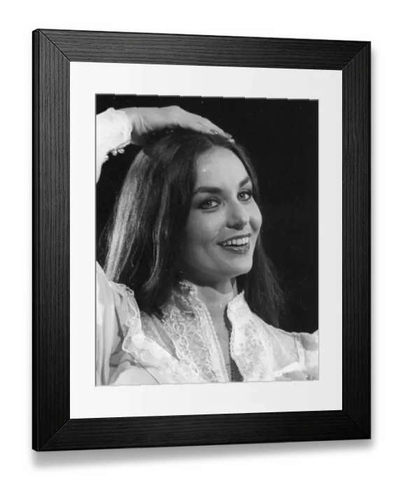 Framed Print : Photo of Crystal Gayle Framed Print : Photo of Crystal Gayle