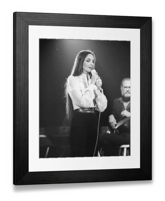 Framed Print : Photo of Crystal Gayle Framed Print : Photo of Crystal Gayle