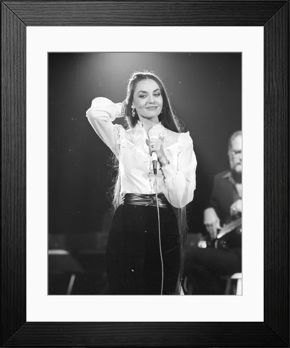 Framed Print : Photo of Crystal Gayle Framed Print : Photo of Crystal Gayle