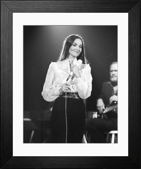 Framed Print : Photo of Crystal Gayle Framed Print : Photo of Crystal Gayle
