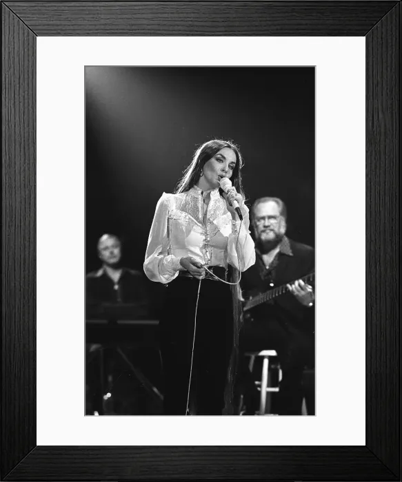 Framed Print : Photo of Crystal Gayle