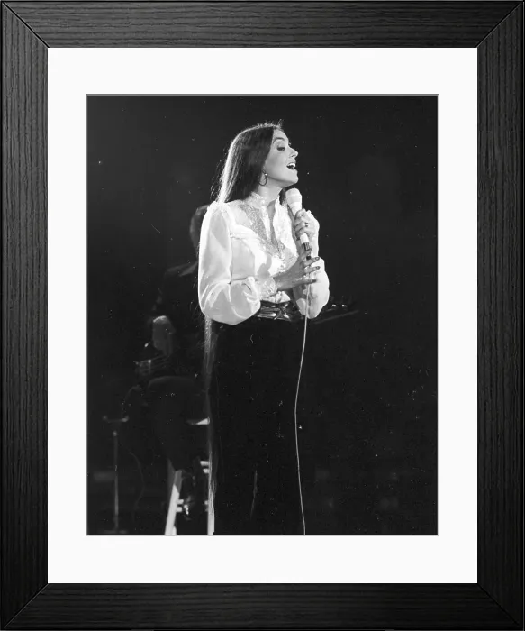 Framed Print : Photo of Crystal Gayle Framed Print : Photo of Crystal Gayle