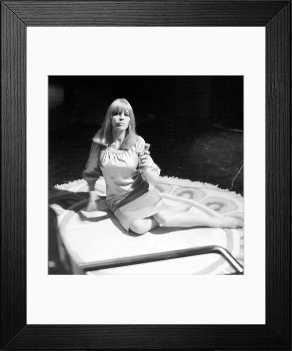 Framed Print : Photo of Marianne Faithfull Framed Print : Photo of Marianne Faithfull