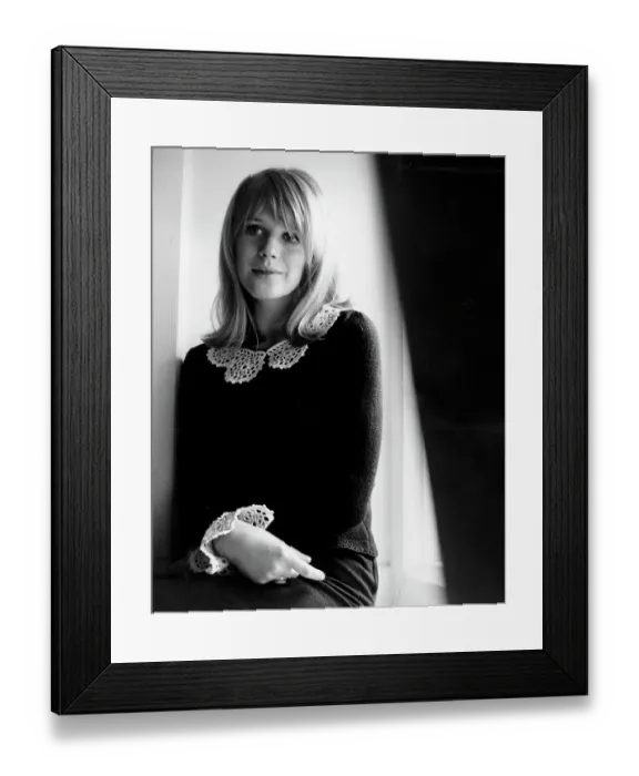 Framed Print : Photo of Marianne Faithfull Framed Print : Photo of Marianne Faithfull