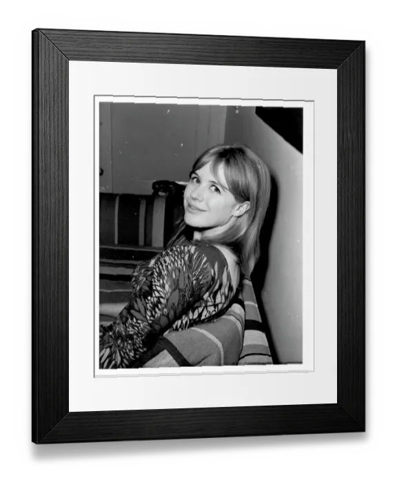 Framed Print : Photo of Marianne Faithfull Framed Print : Photo of Marianne Faithfull