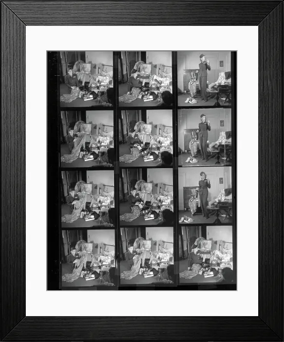 Framed Print : Photo of Marlene Dietrich Framed Print : Photo of Marlene Dietrich