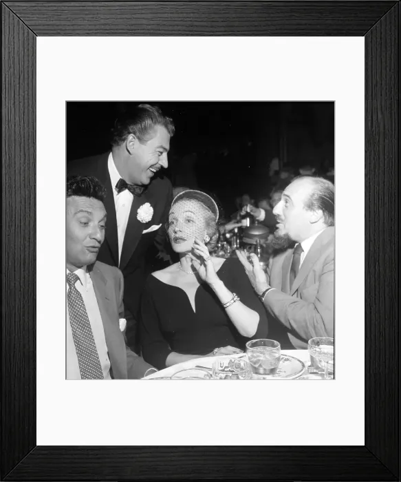 Framed Print : Photo of Marlene Dietrich Framed Print : Photo of Marlene Dietrich