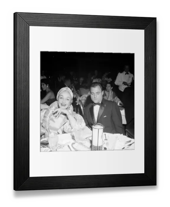 Framed Print : Photo of Marlene Dietrich Framed Print : Photo of Marlene Dietrich