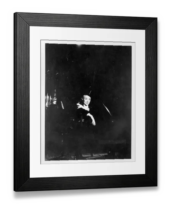 Framed Print : Photo of Marlene Dietrich Framed Print : Photo of Marlene Dietrich