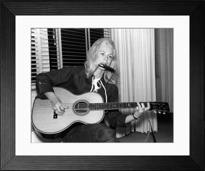 Framed Print : Photo of Jackie DeShannon Framed Print : Photo of Jackie DeShannon